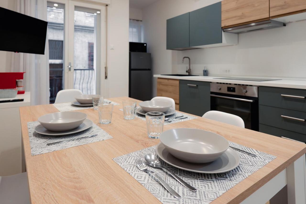 Apartamento Centro Storico Moderno Trilocale Con Balcone Trieste Exterior foto