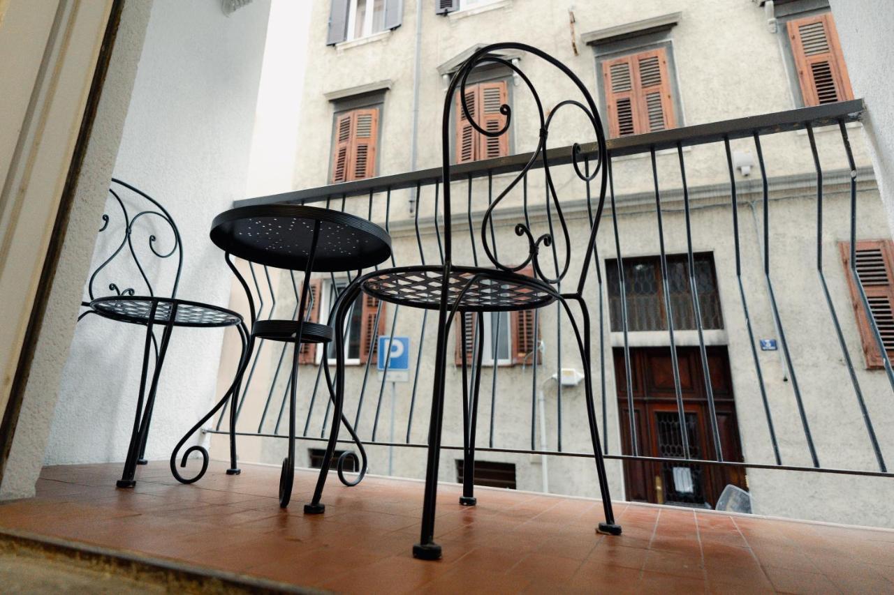 Apartamento Centro Storico Moderno Trilocale Con Balcone Trieste Exterior foto