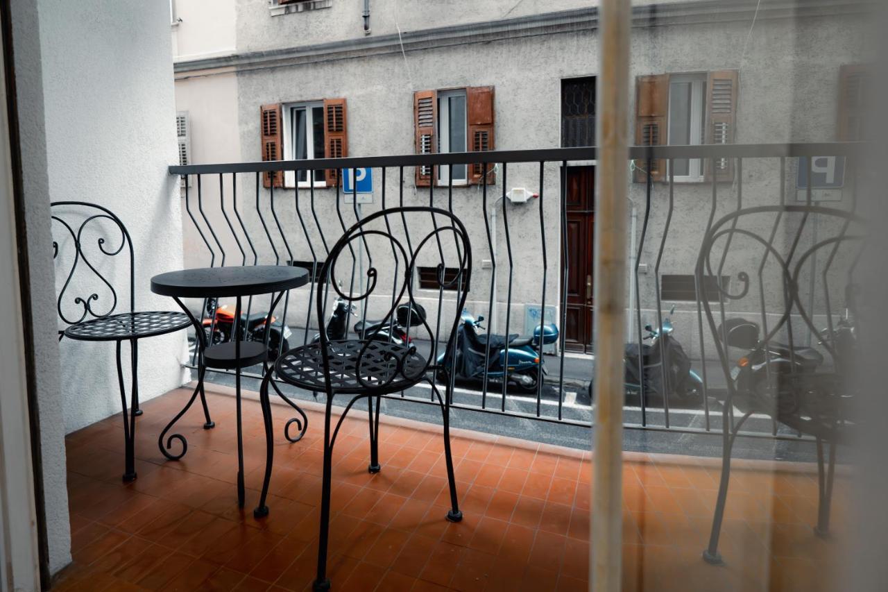 Apartamento Centro Storico Moderno Trilocale Con Balcone Trieste Exterior foto